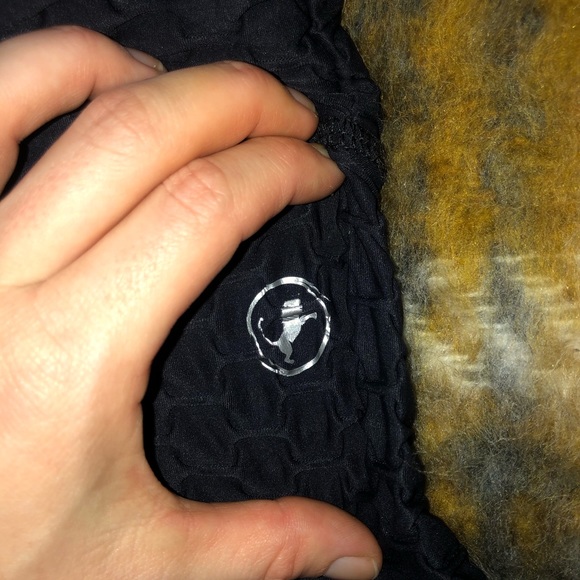 Abs2b High rise scrunch butt shorts - Picture 3 of 4